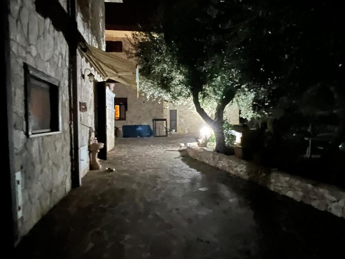 Case Vacanza E Camere In Villa Isabella Con Parcheggio Custodito E Wifi Gioia Del Colle Luaran gambar