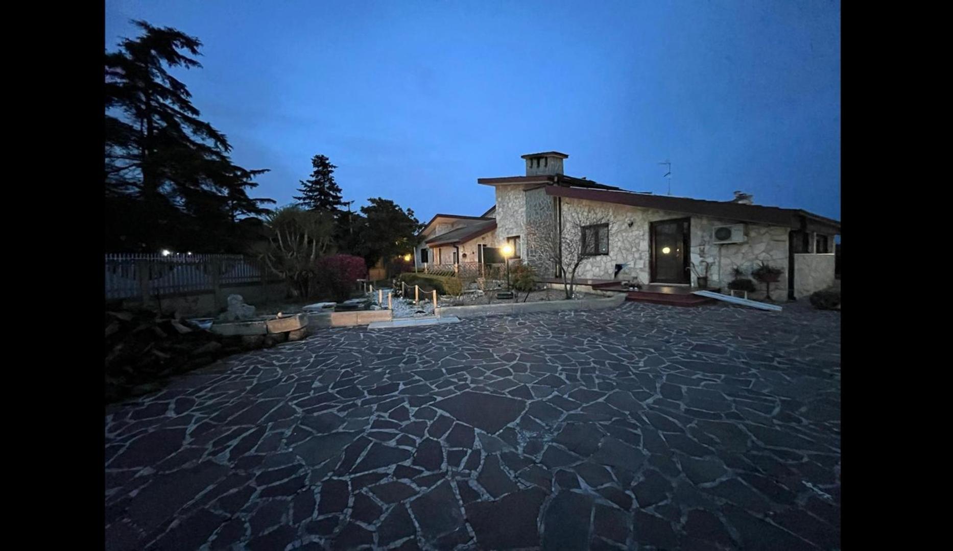 Case Vacanza E Camere In Villa Isabella Con Parcheggio Custodito E Wifi Gioia Del Colle Luaran gambar