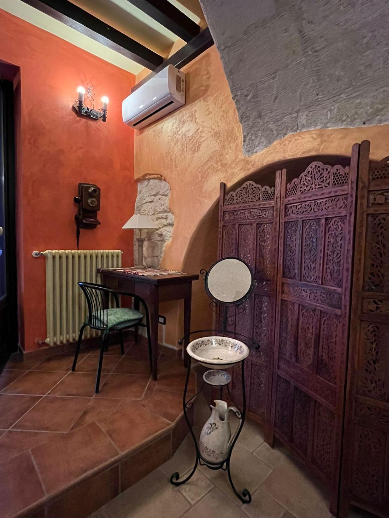 Case Vacanza E Camere In Villa Isabella Con Parcheggio Custodito E Wifi Gioia Del Colle Luaran gambar